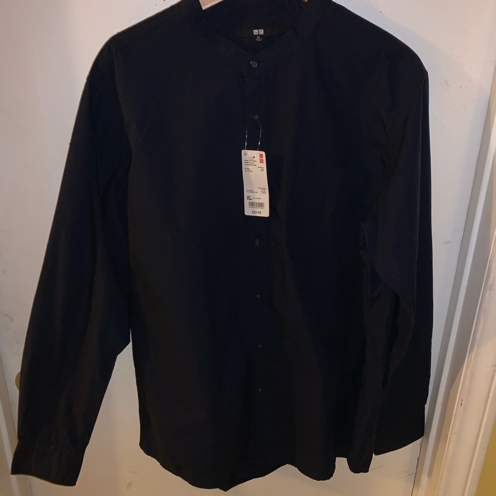 NWT Uniqlo Men Navy Button Down Shirt (SZ: XL)